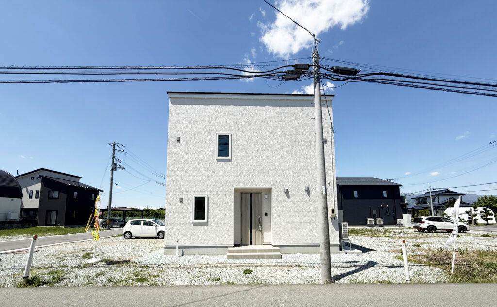 アクシス建売住宅32坪正面外観｜東根市野田202607｜バリューハウス